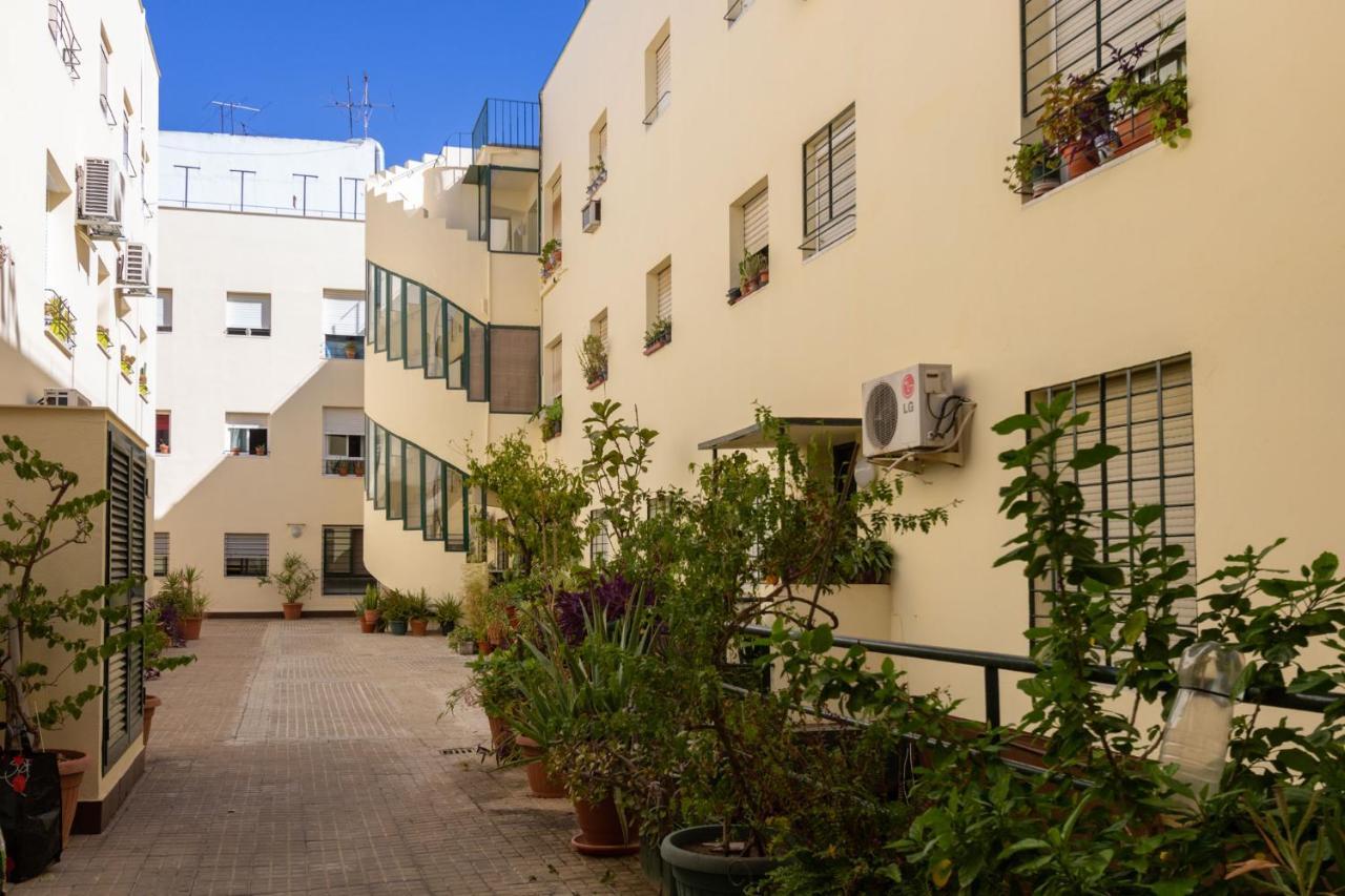Medina Apartment And Parking Historical Center Seville Exterior photo