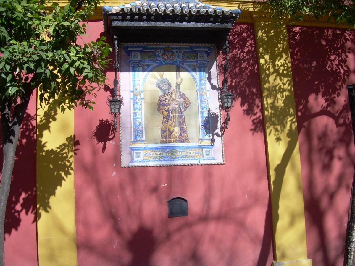 Medina Apartment And Parking Historical Center Seville Exterior photo